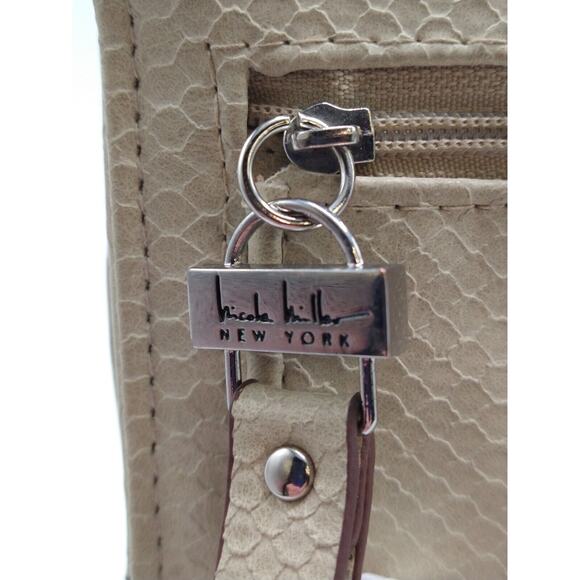 Nicole Miller Soft Leather Wallet Wristlet Tan Zipper Detail - Picture 4 of 7